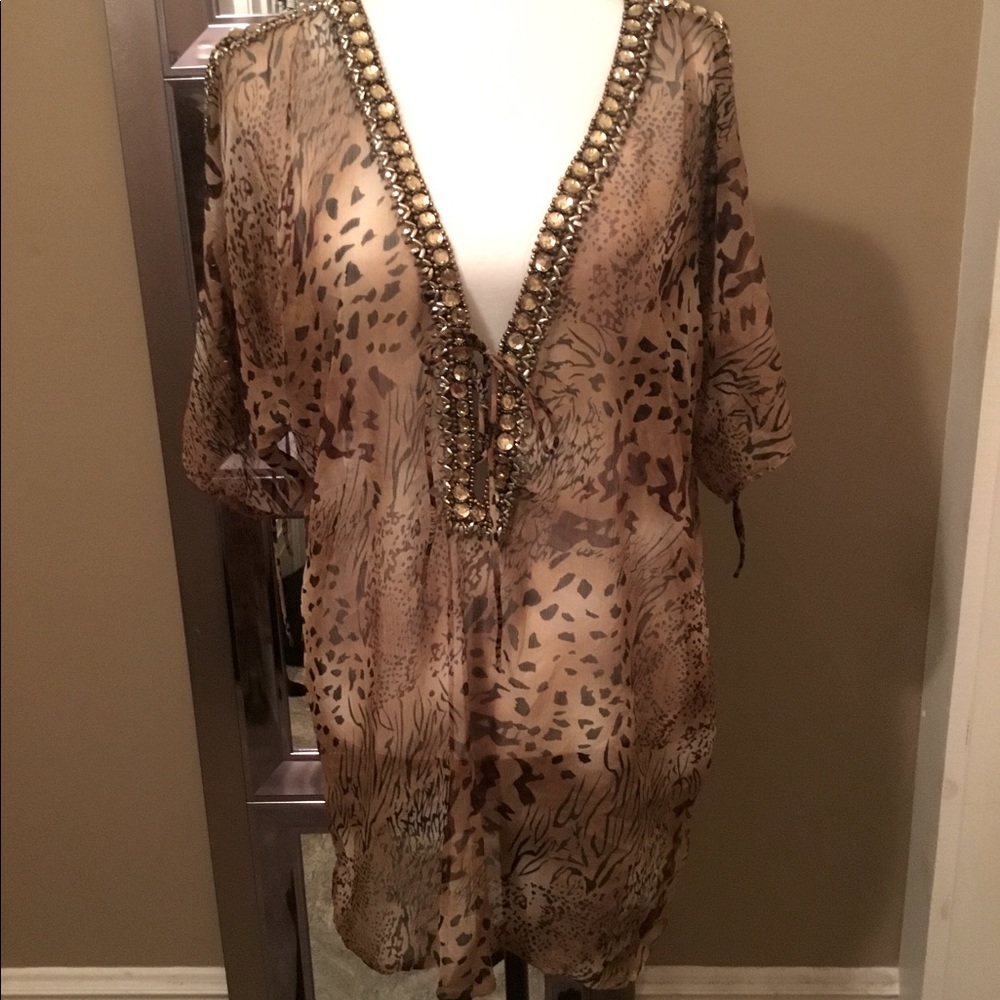 This piece is one to travel just glamourus